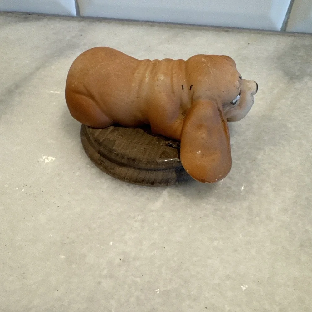 N. TICHE‎ PORCELAIN BASSETT HOUND FIGURINE - Italy